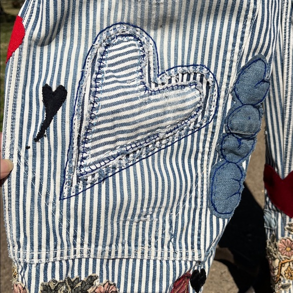 Striped Overalls with Embroidered Patches - Picture 11 of 11